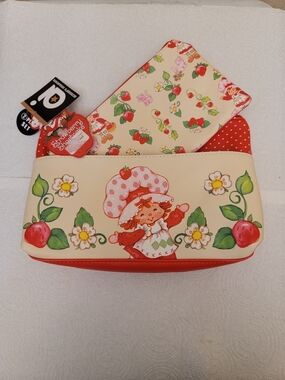 Strawberry Shortcake Cream & Red Cosmetic Bag Set